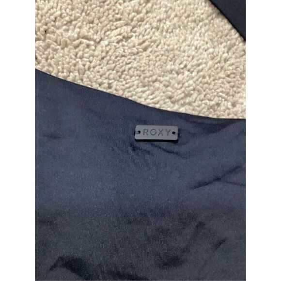 New. Roxy floral & black bikini. Large. Retails $89 - Picture 8 of 8